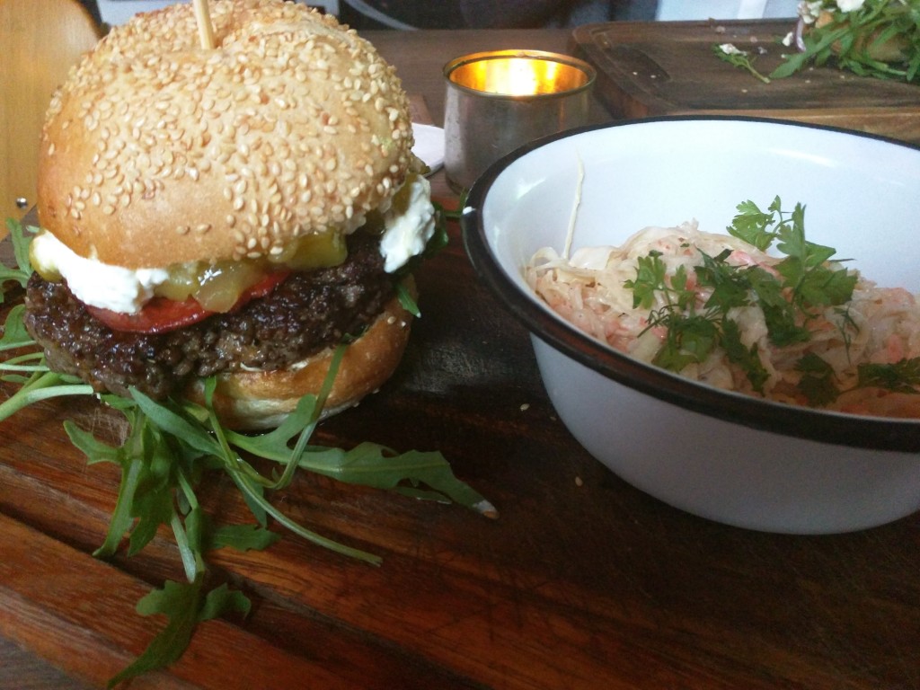 Burger mit Coleslaw