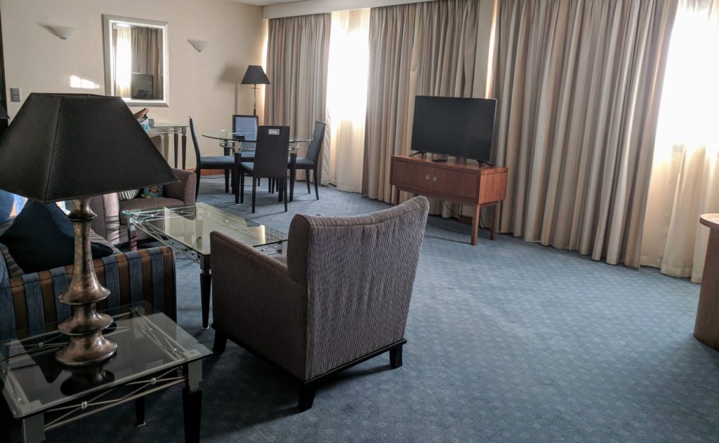 Sheraton Frankfurt - etwas in die Jahre gekommene Junior Suite