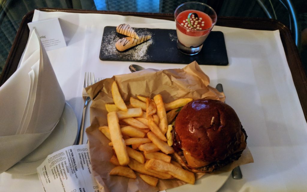 Burger aus der Taverne im Sheraton Frankfurt Airport