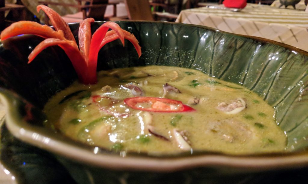 Grünes Curry mit gefüllten Tintenfisch Fairhouse Villa