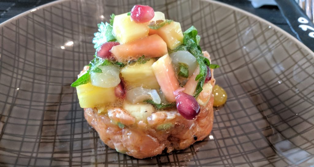 Lachstartar Obstsalat