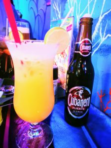 Kubanisches Bier & Cocktails