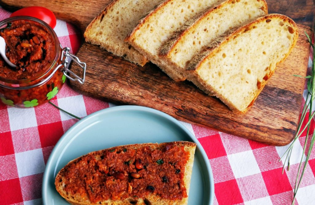 Sizilianisches Altbrotpesto