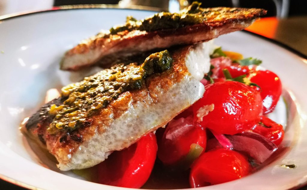 Restaurant NENI Hamburg Mezze Fisch