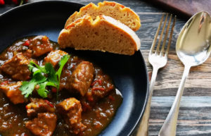 Peruanisches Rindergulasch – Seco de Carne