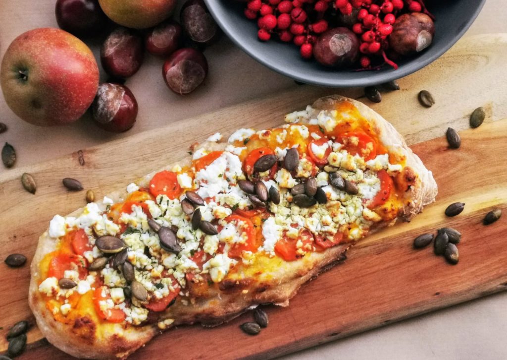 Kürbis-Apfel-Schafskäse Pinsa Romana