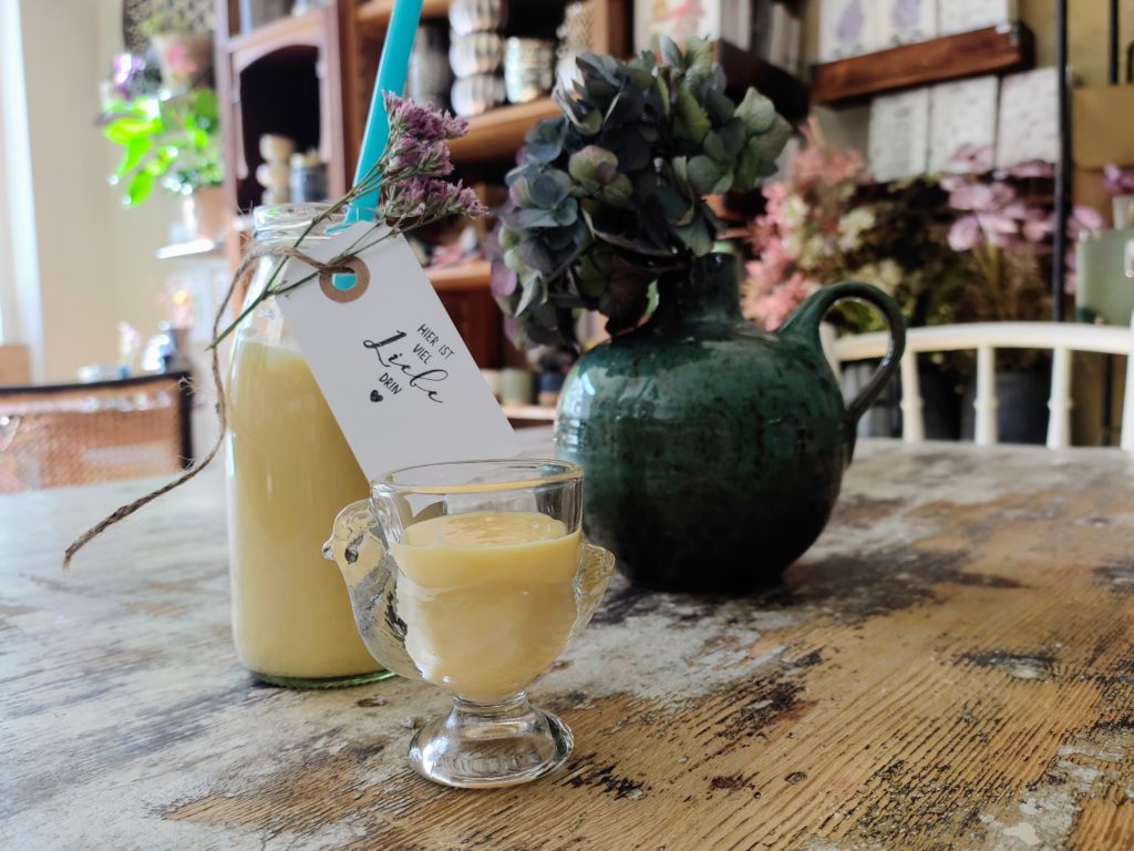 Omas selbstgemachter Eierlikör