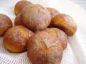 Süßkartoffel-Brötchen & Brot