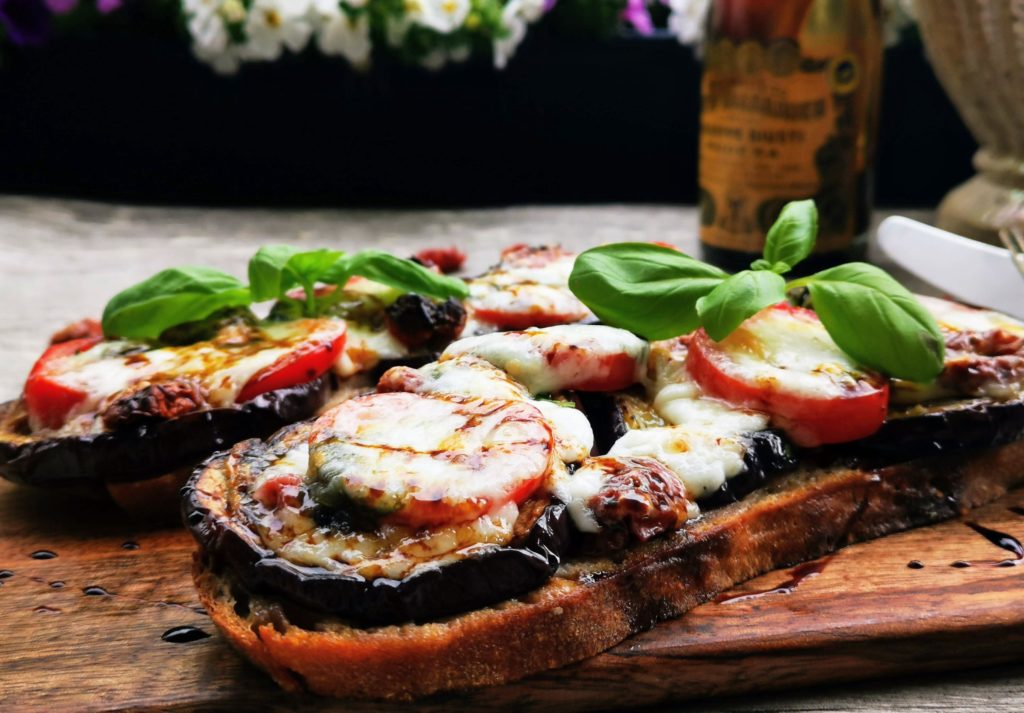 Auberginen Stulle mit Büffelmozzarella