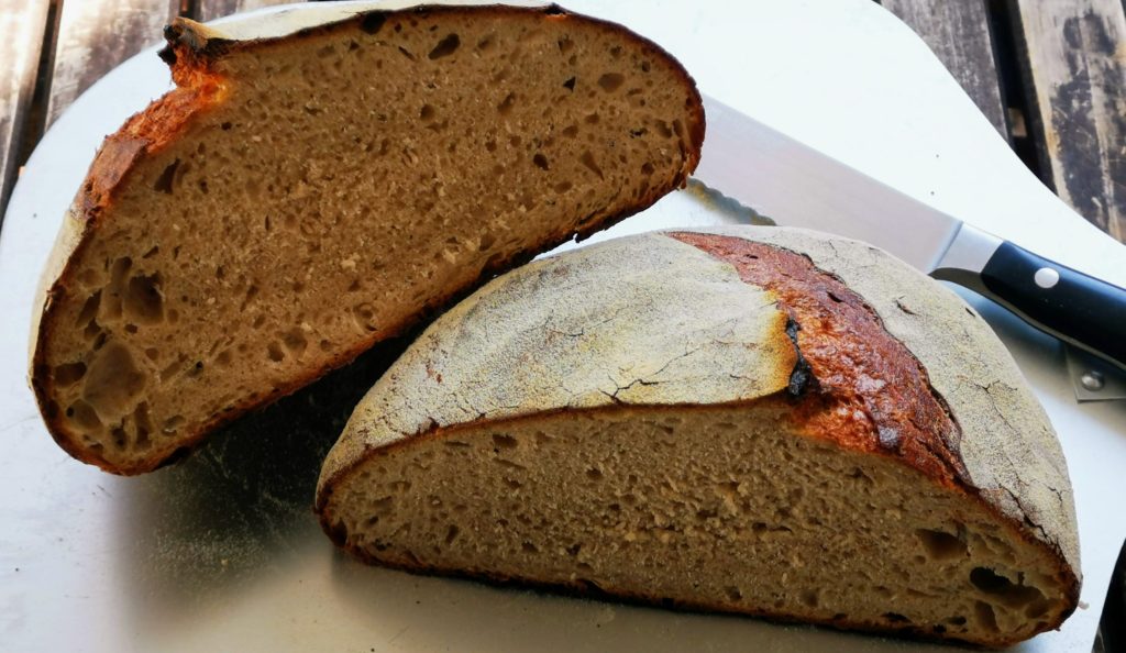 No Knead Kefirbrot - Mein erstes Brot mit Kefir-anschnitt