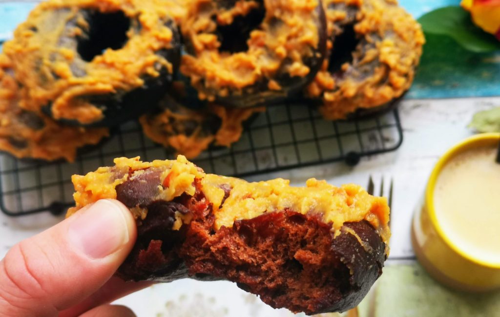 Schokodonut mit ErdnussbutterTopping