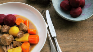 Kalops - Schwedisches Rindergulasch mit Roter Beete