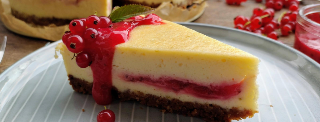 Limetten Johannisbeeren Cheesecake - Der fruchtige Käsekuchen - Anschnitt