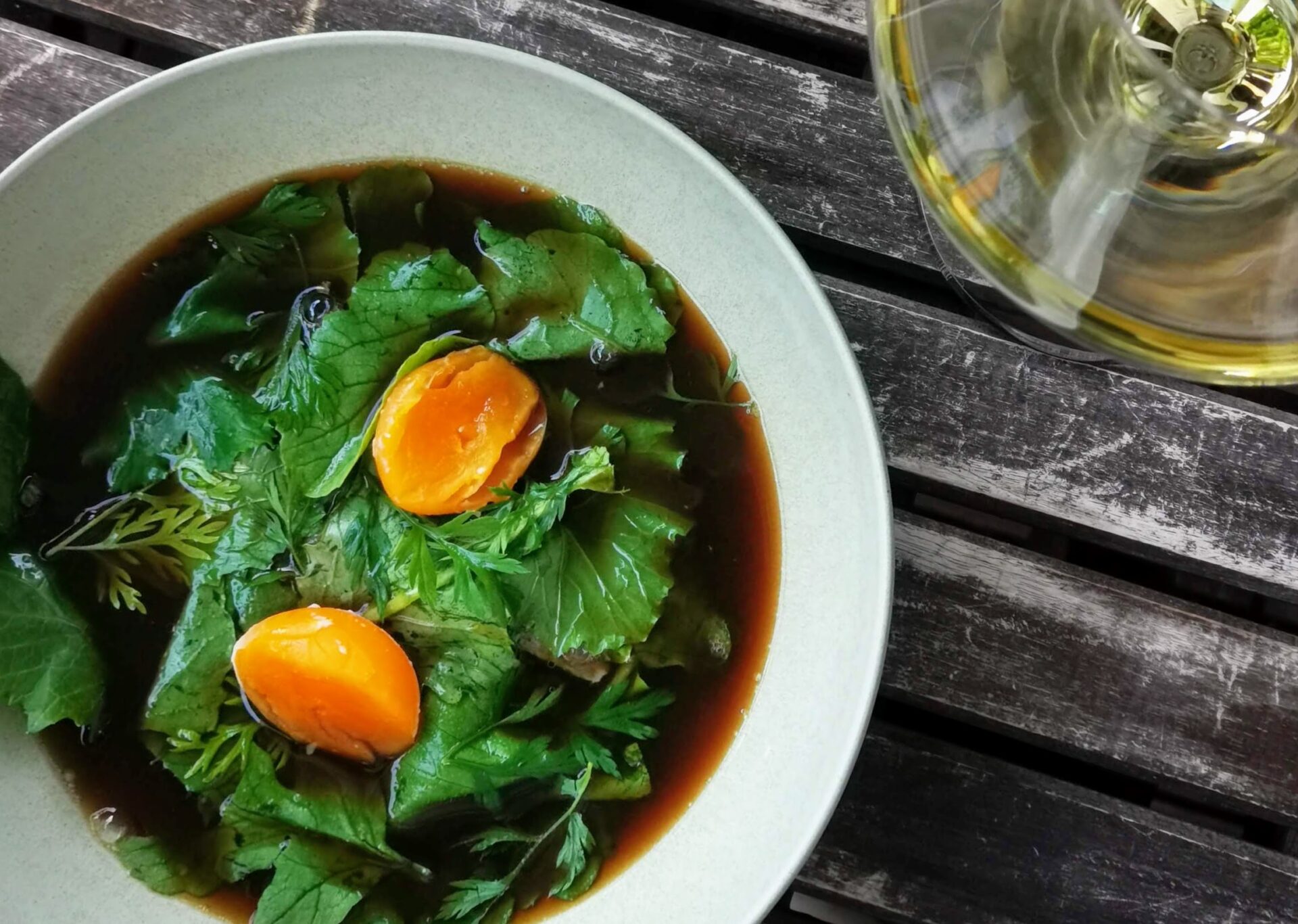 suppe-mit-blatteinlage-onsenei