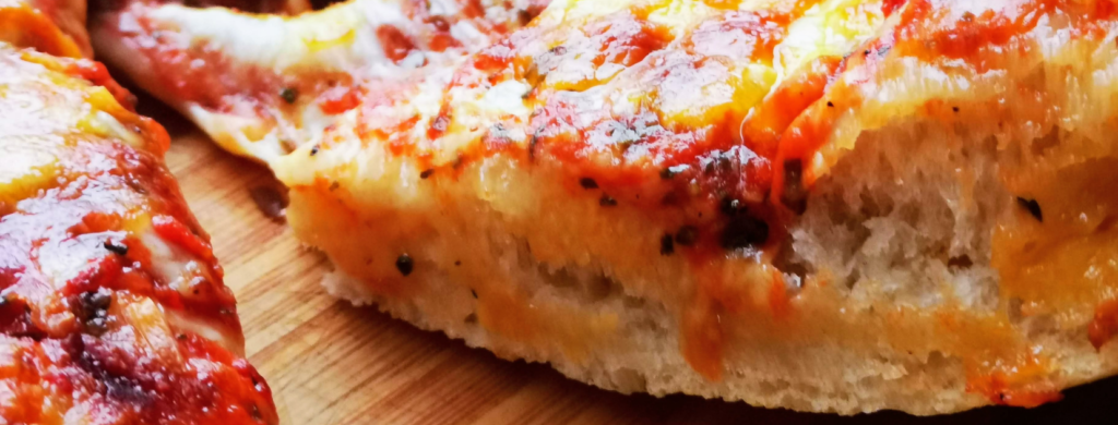 Crispy Cheesy Pan Pizza - Pfannenpizza mit Sauerteig