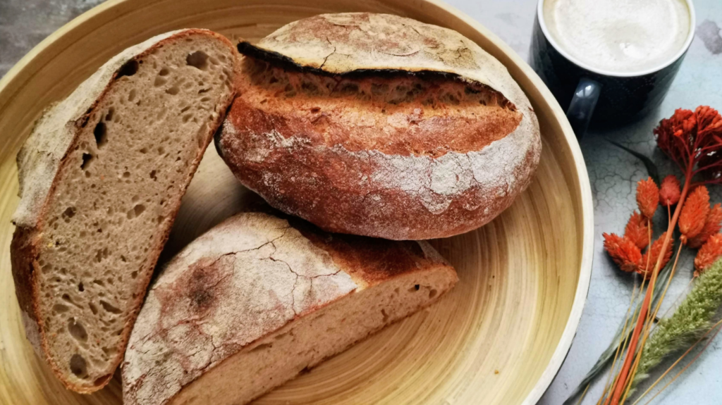 Sauerteig Quickies - Schnelle Weizenbrote mit Einkorn-anschnitt