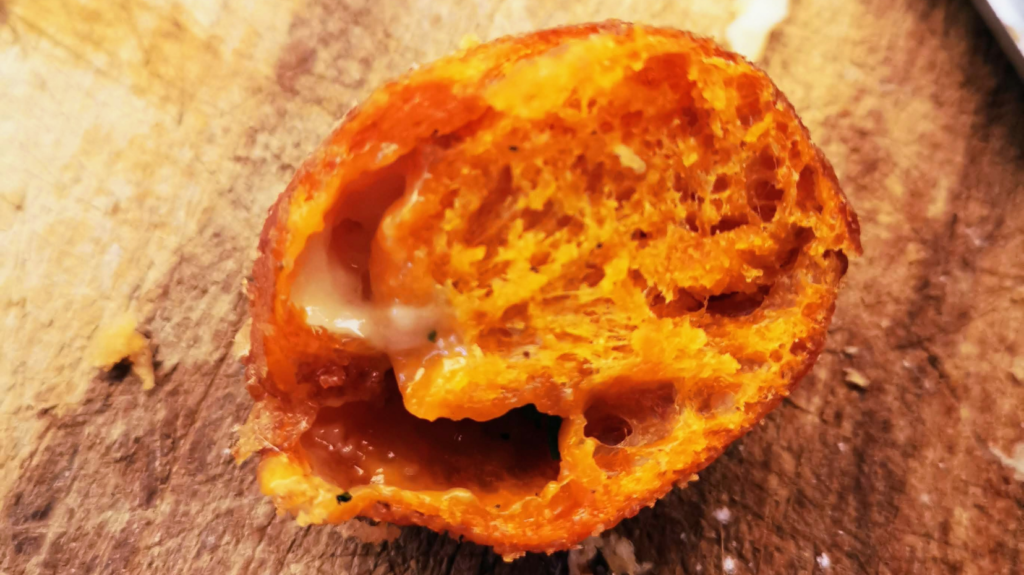 Mozzarella Baellchen im Teigmantel