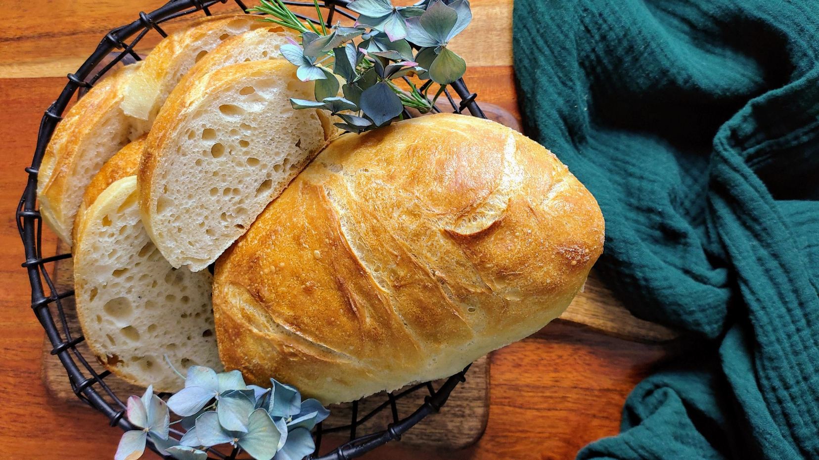 Weizenbrot-Stangen - die feinporige Baguette-Alternative