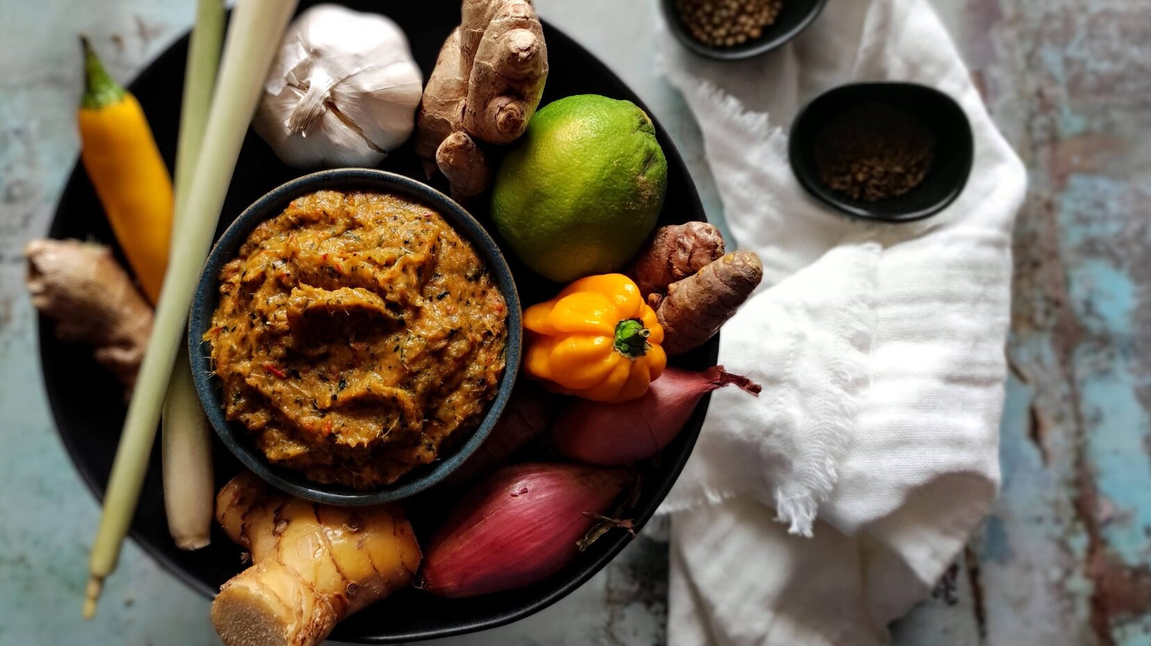 Selbstgemachte thailändische Currypaste – angenehm scharf